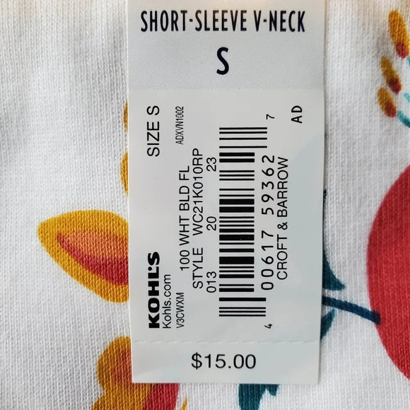 CROFT & BARROW | Essential V-Neck T-Shirt in White Floral sz S - Picture 6 of 8